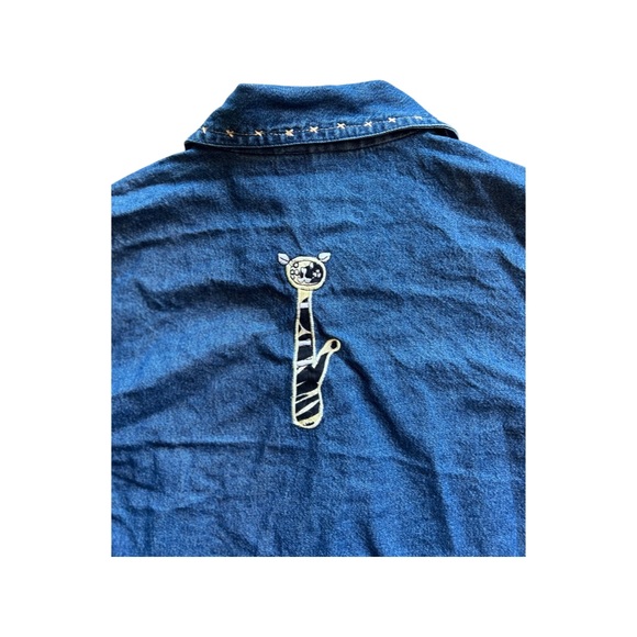 SOLD at market Vintage embroidered cat denim shirt - Picture 8 of 14